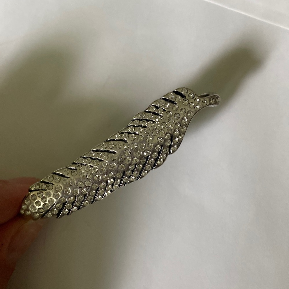 Size 6 Emily Maynard feather ring.